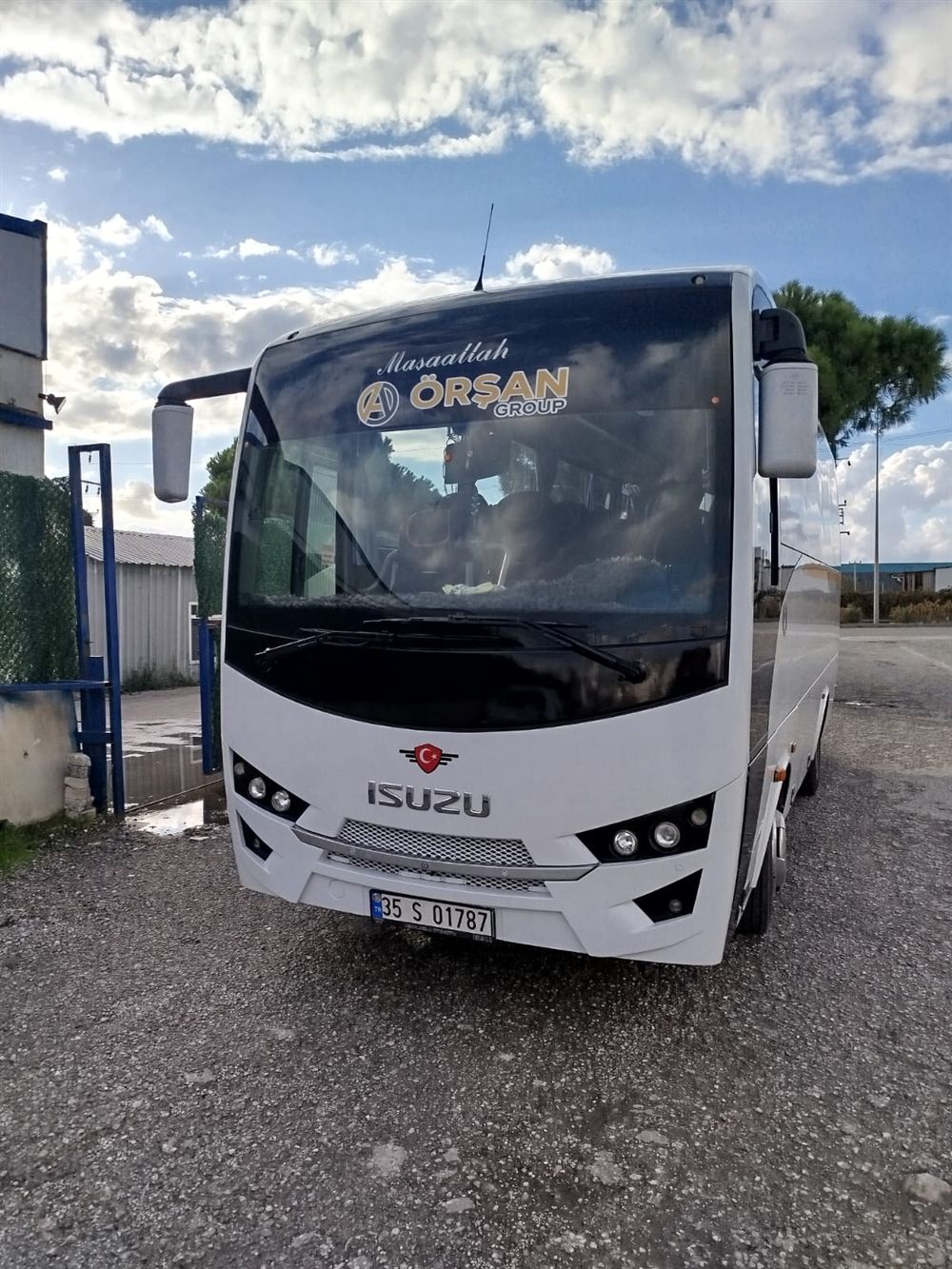 Torbalı personel servisi Isuzu midibüs